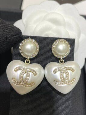 Chanel Pearl Heart CC Logo Dangle Earrings